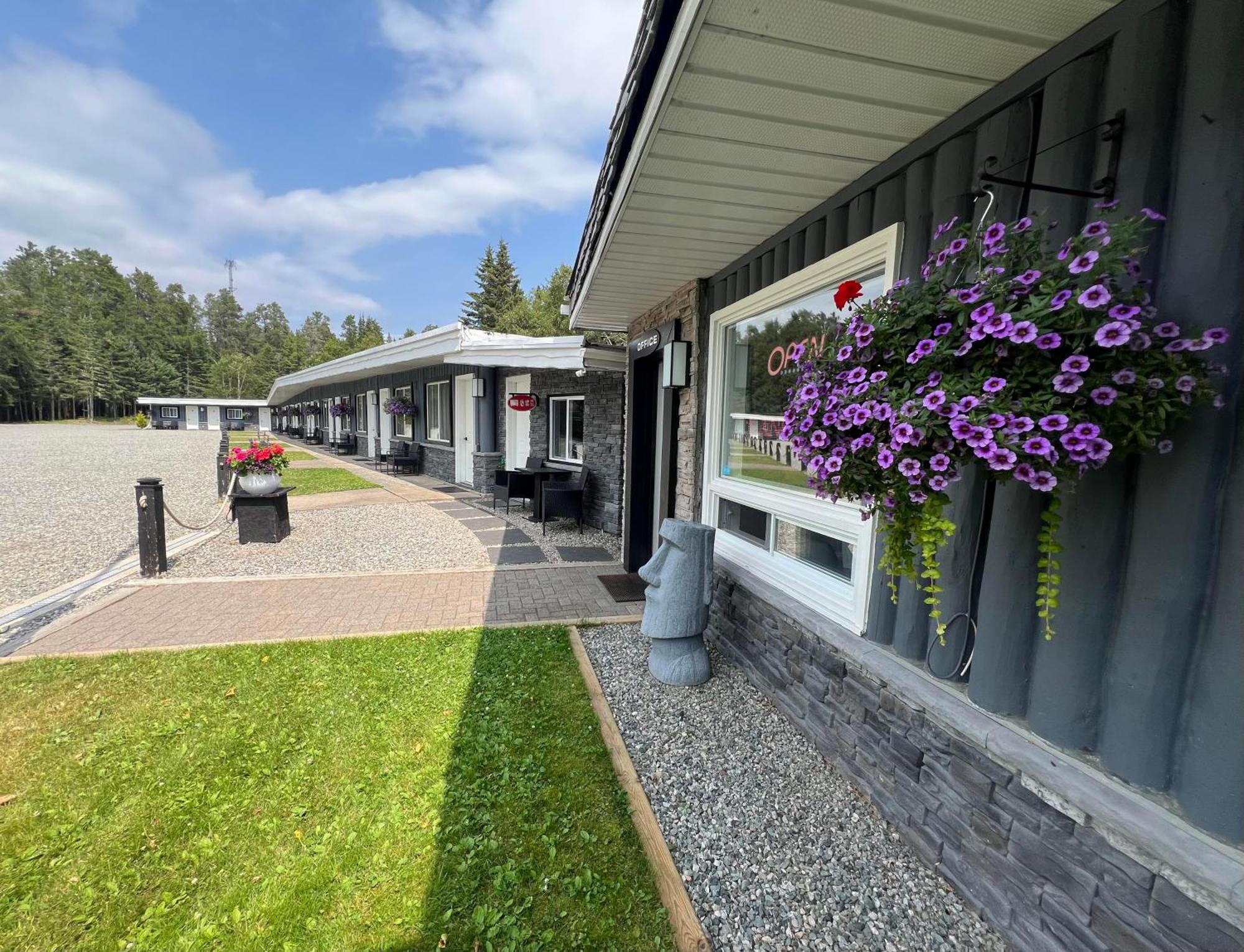 Mystic Isle Motel Wawa Exterior foto